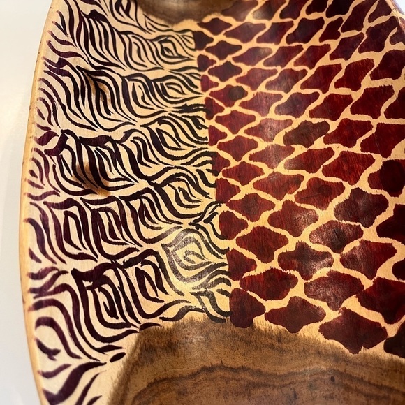 Large African Wooden Oval Bowl - Picture 3 of 8